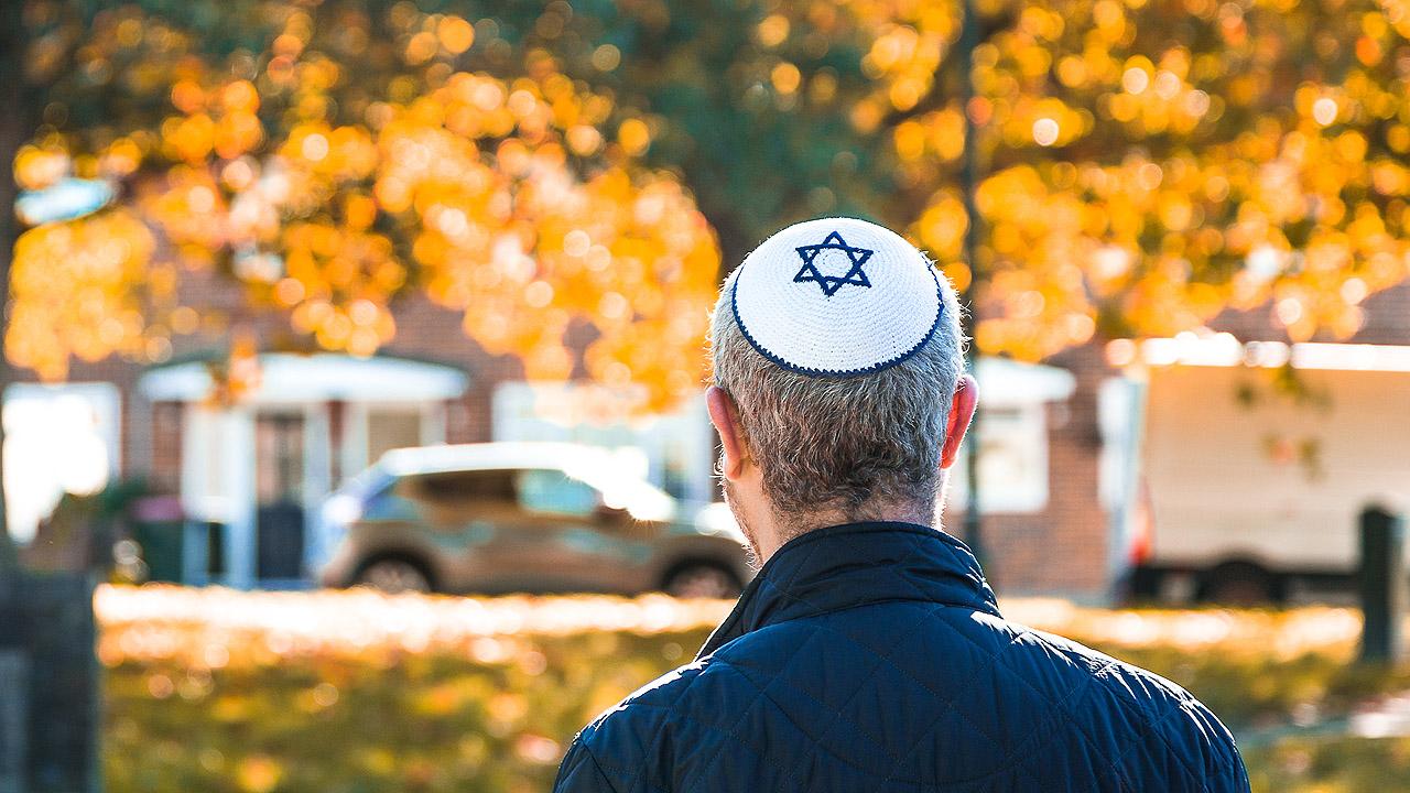 Jüdischer Mann mit Kippa