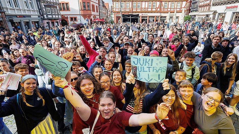 Jugendkirchentag Jubelnde Jugendliche