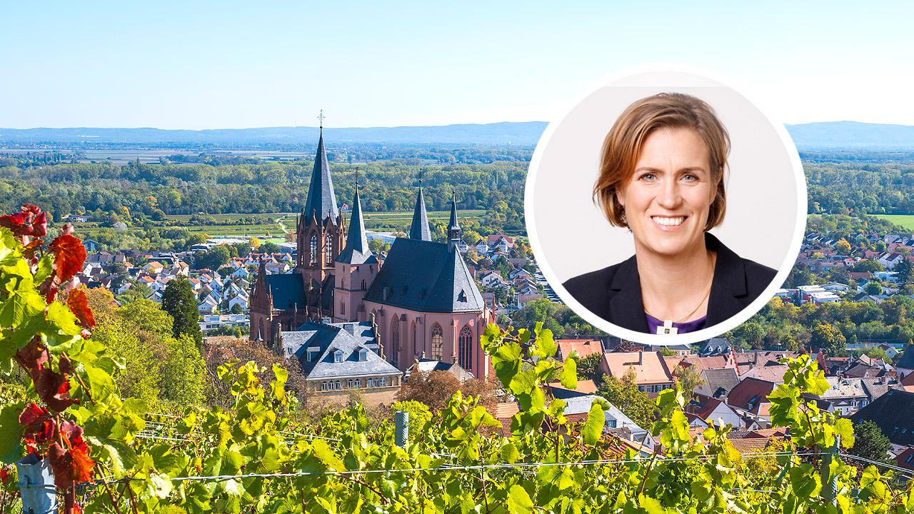 Propstei Rheinhessen und Nassauer Land Große Kirche inmitten von Weinbergen, im Hintergrund eine Kleinstadt, daneben ein Frauenportrait