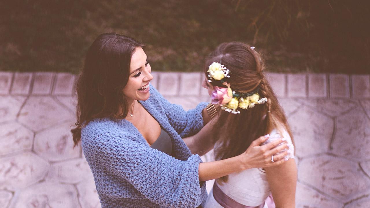 Braut und Trauzeugin