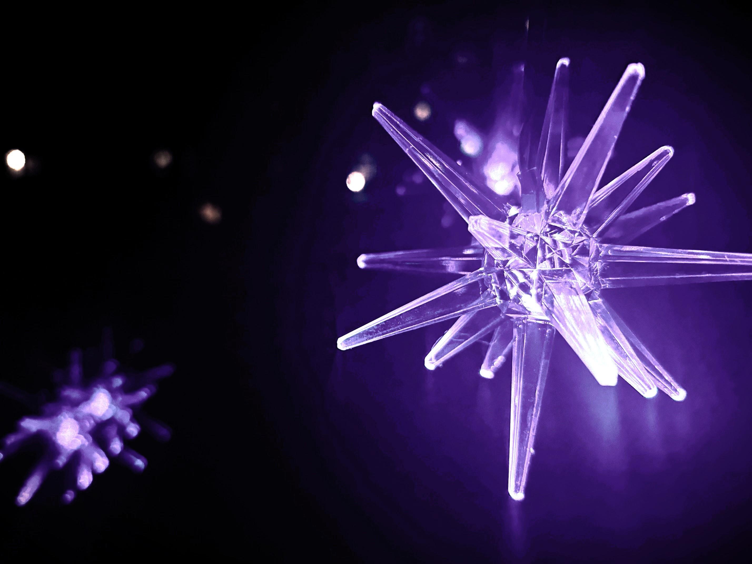 Ein beleuchteter Stern mit Zacken