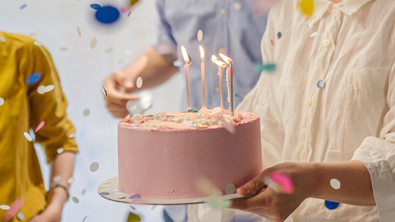 Geburtstagstorte mit Kerzen