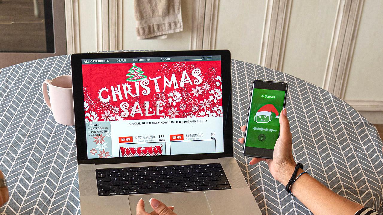 Verlockende Weihnachtsshopping-Angebote auf einem Laptop-Monitor